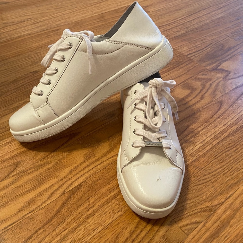 👟Calvin Klein White leather tennis shoe